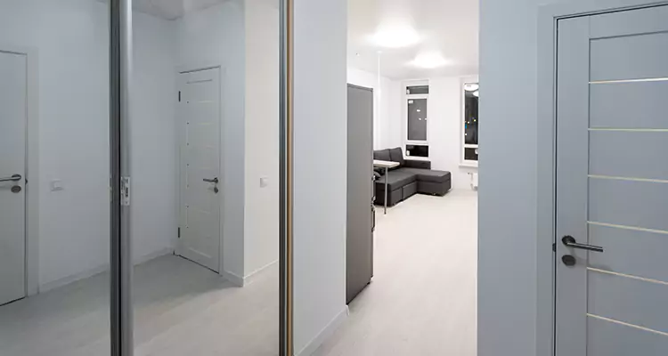 Modern Mirrored Closet Doors Repair in Altamonte Springs, FL
