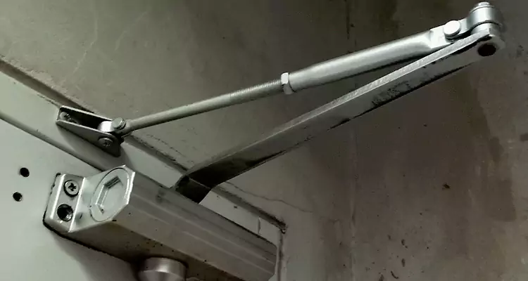 Door Closer Parallel Arm Installation in Altamonte Springs, FL