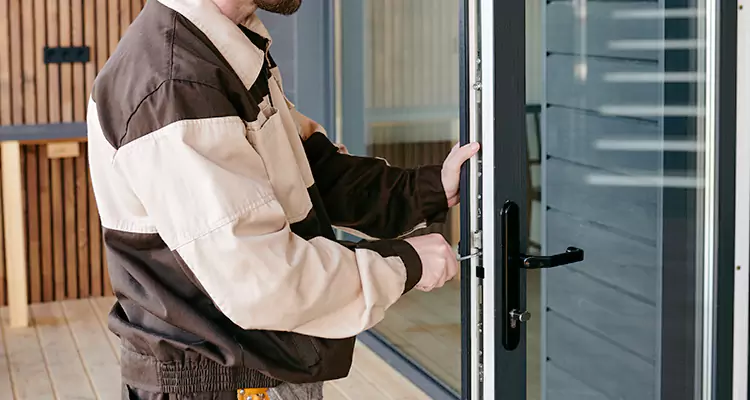 Fix Patio Screen Door Rollers in Altamonte Springs, FL