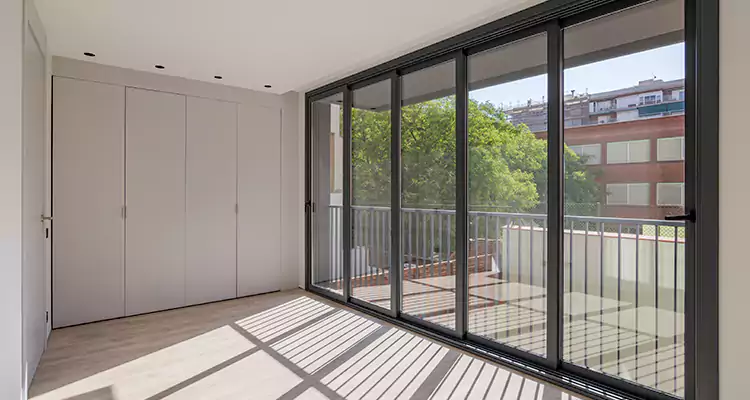 Fix Sliding Screen Door Track in Altamonte Springs, FL